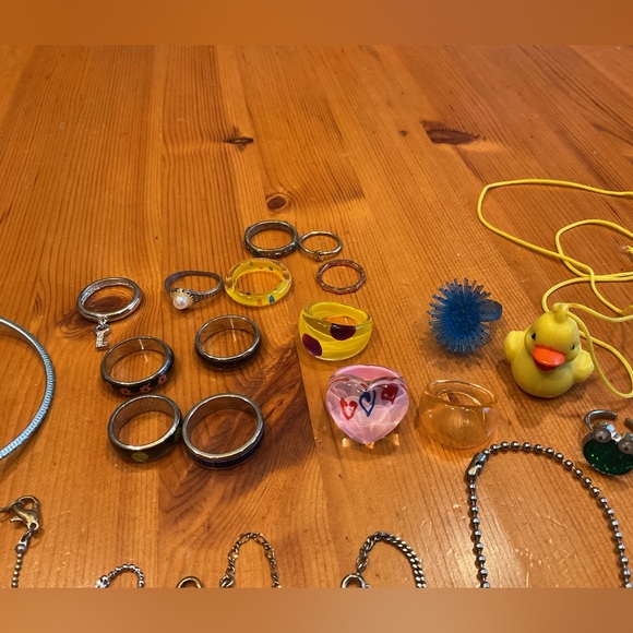 COSTUME JEWELRY HUGE LOT CHILDREN DRESS UP TWEENS TEENS FUN ADULTS - Picture 9 of 16